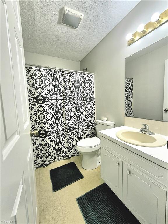 1018 Cedar Place Court, Winston-Salem