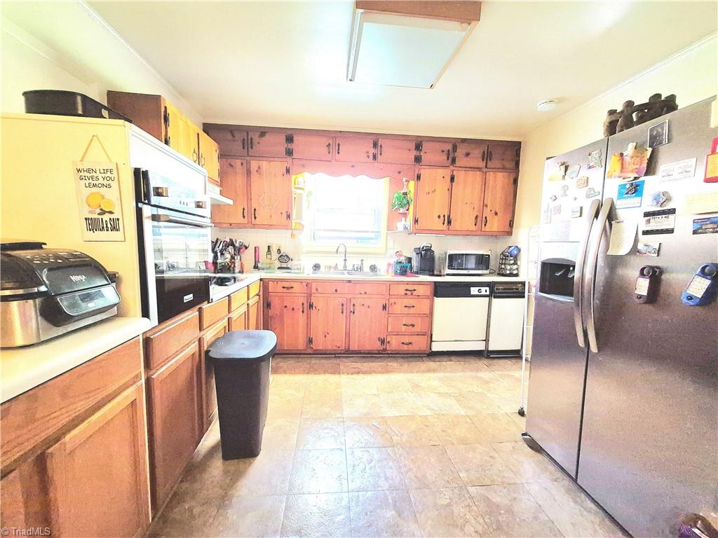 2217 Douglas Hill Drive, Winston-Salem