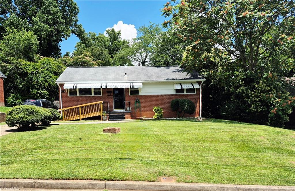 2217 Douglas Hill Drive, Winston-Salem