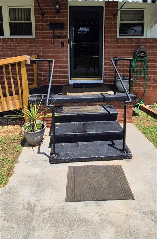 2217 Douglas Hill Drive, Winston-Salem