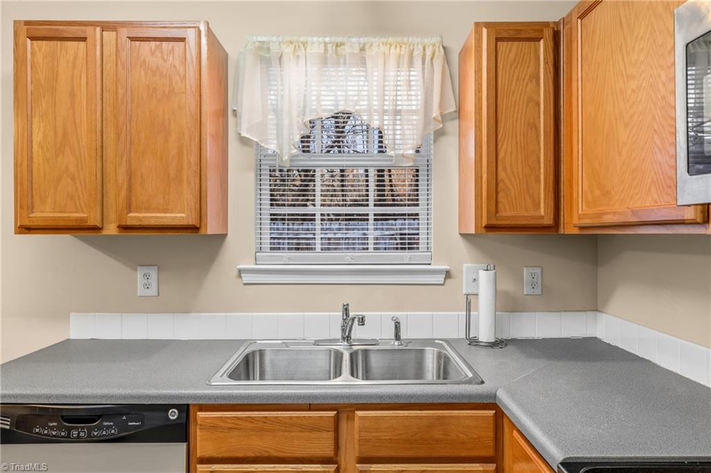 2033 Tea Berry Court, Winston-Salem