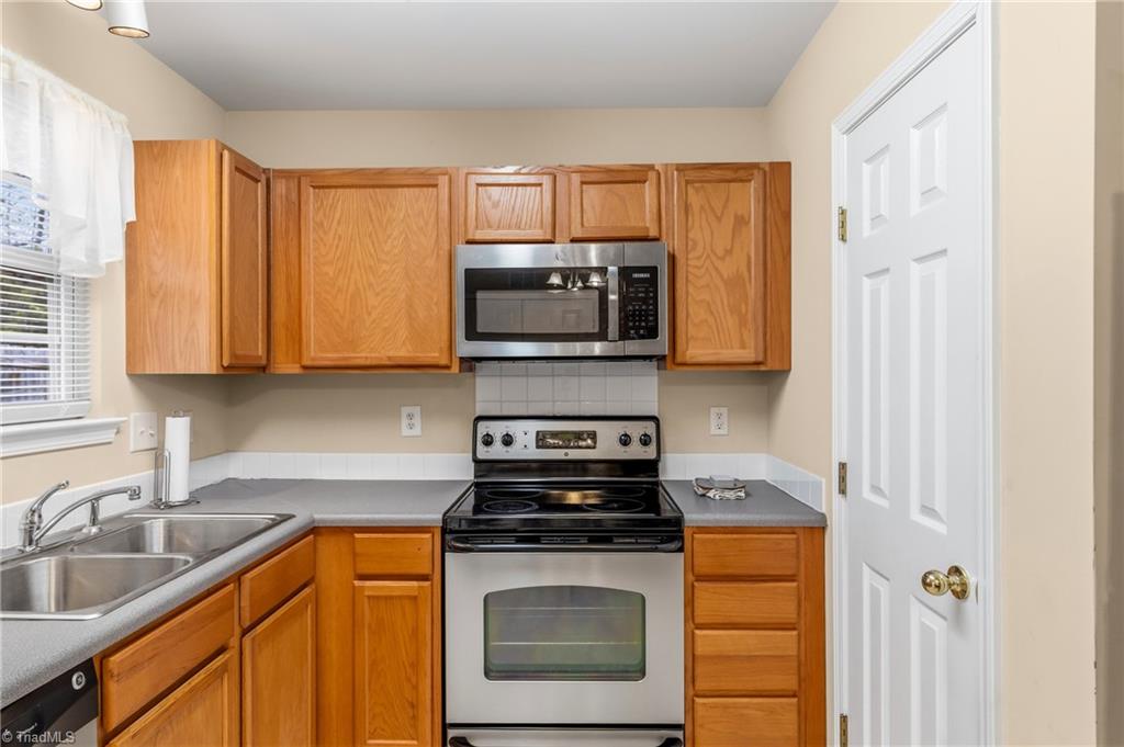 2033 Tea Berry Court, Winston-Salem