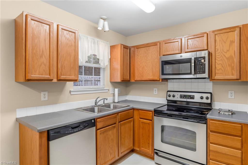 2033 Tea Berry Court, Winston-Salem