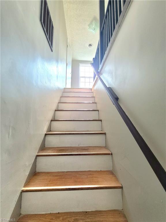 758 Clemmonsville Circle, Winston-Salem