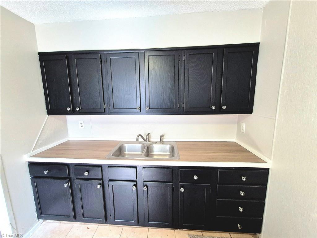 758 Clemmonsville Circle, Winston-Salem