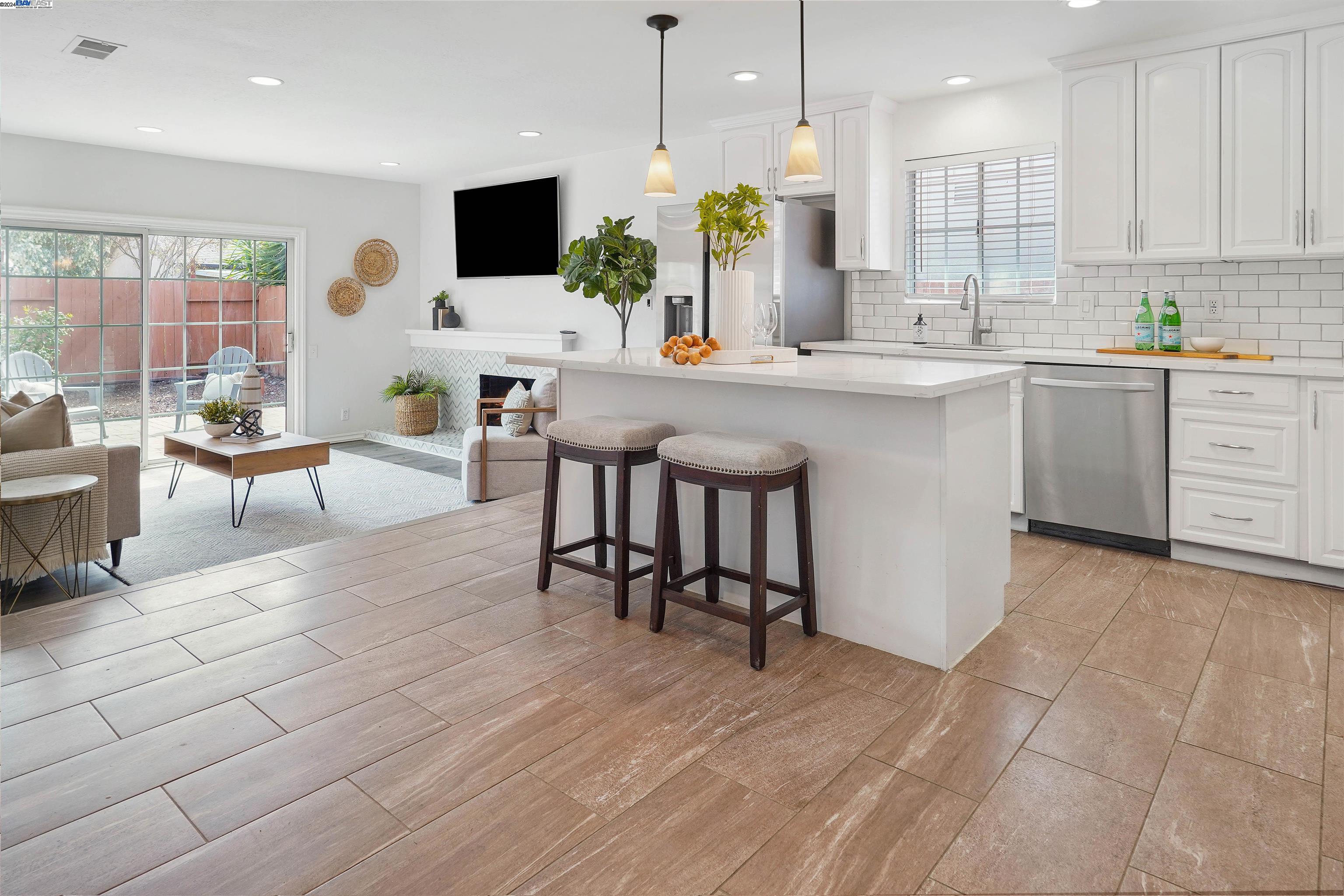 1137 Caroline Ct