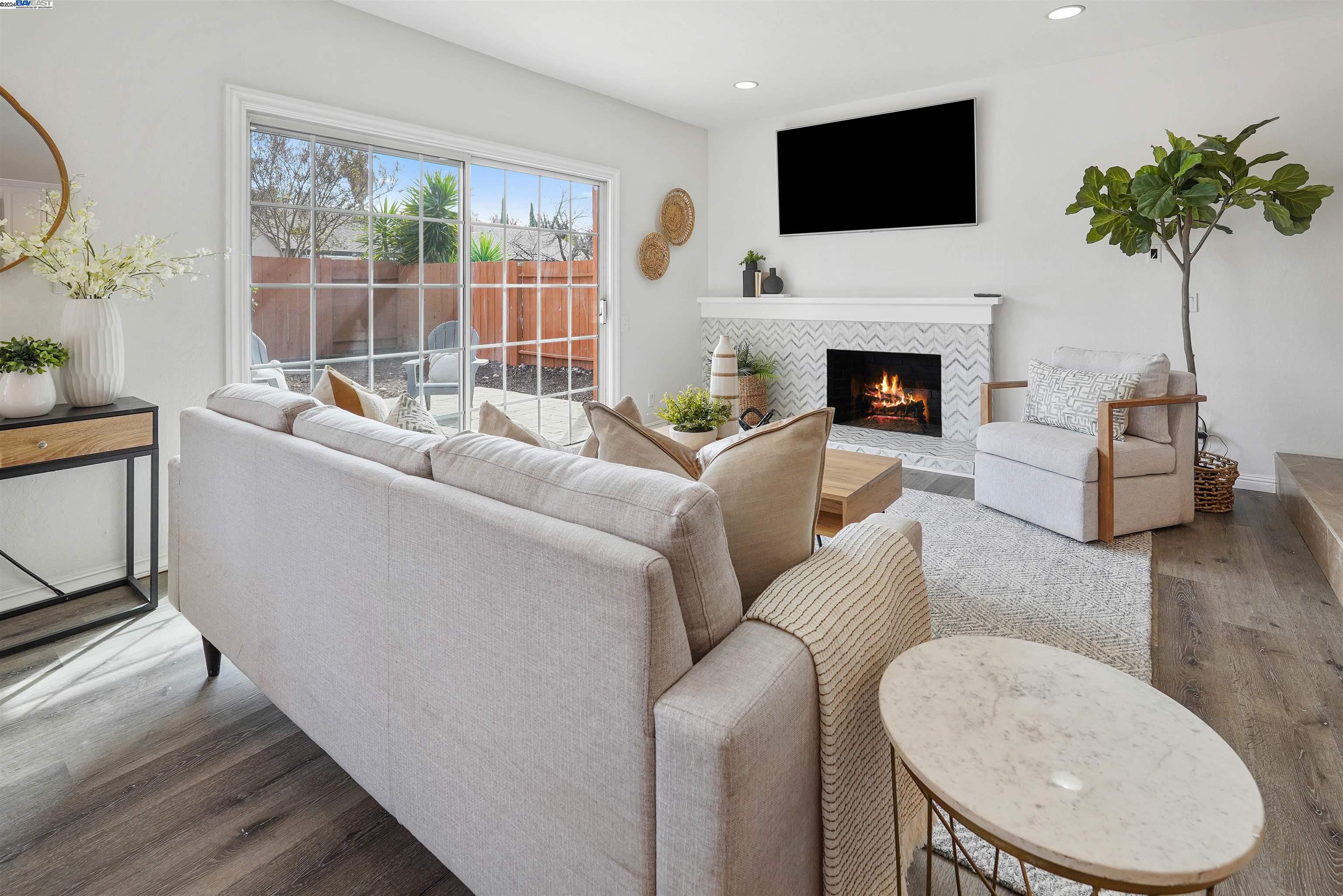 1137 Caroline Ct