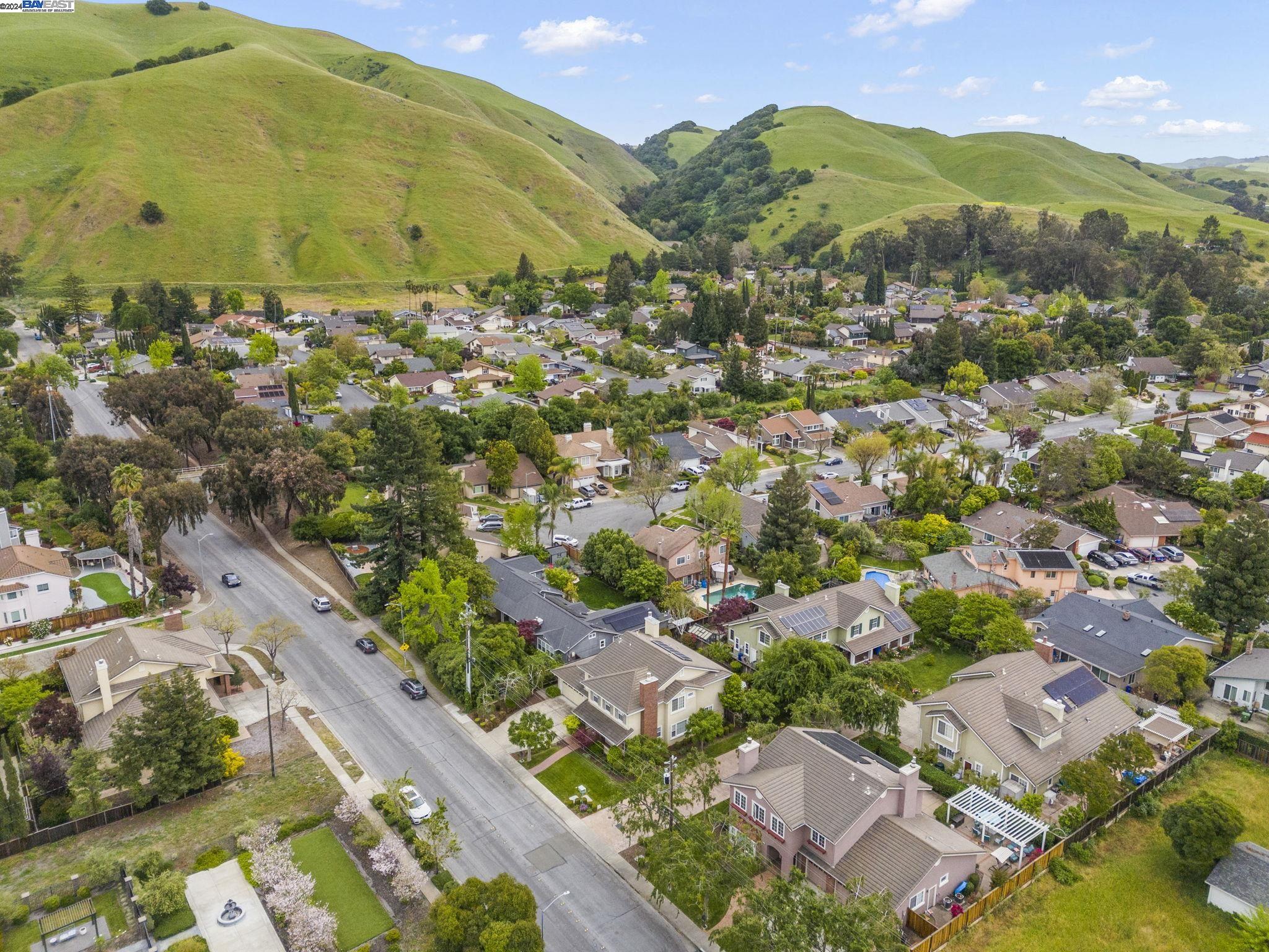 225 Pickering Avenue