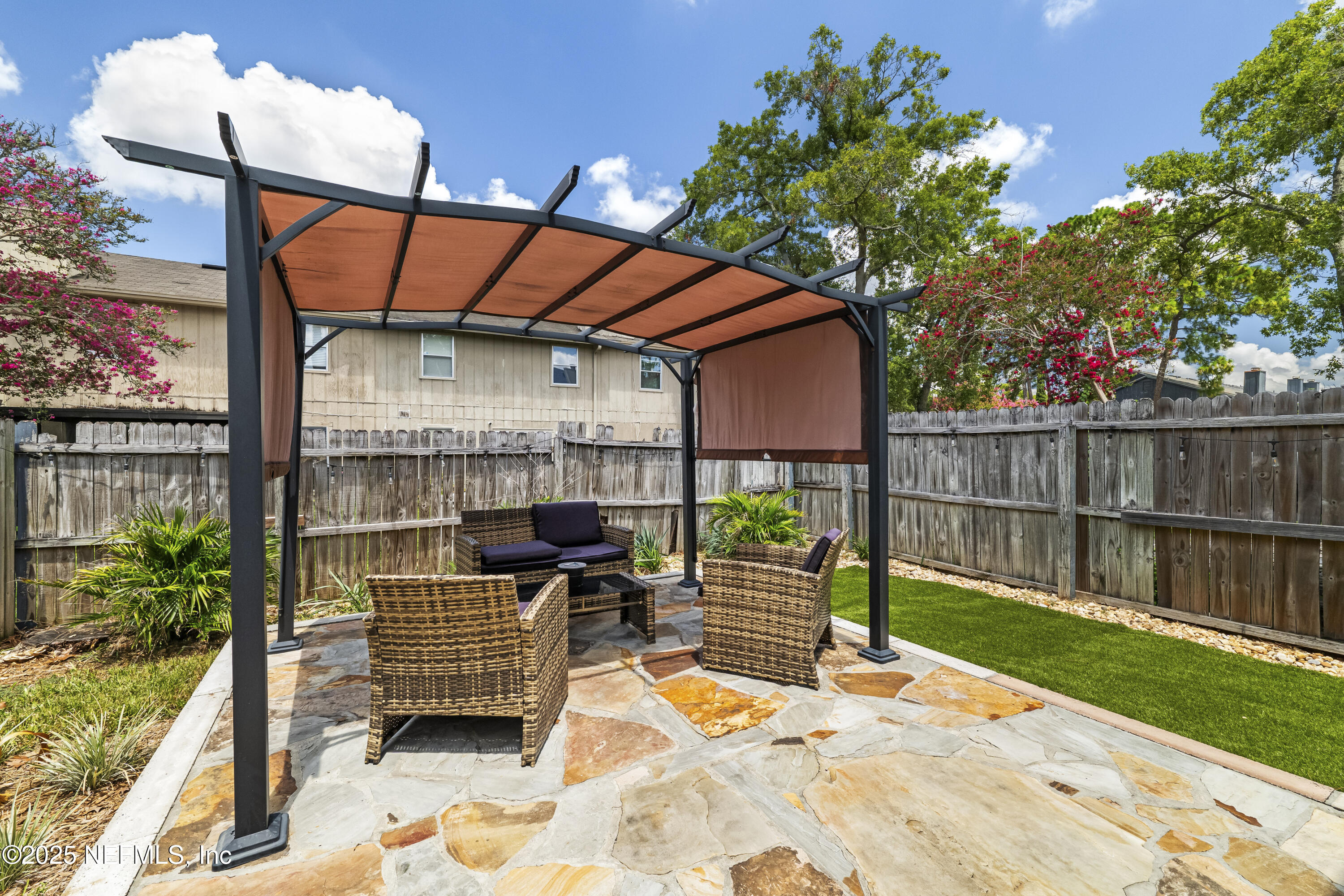 1142 ROMAINE Circle E