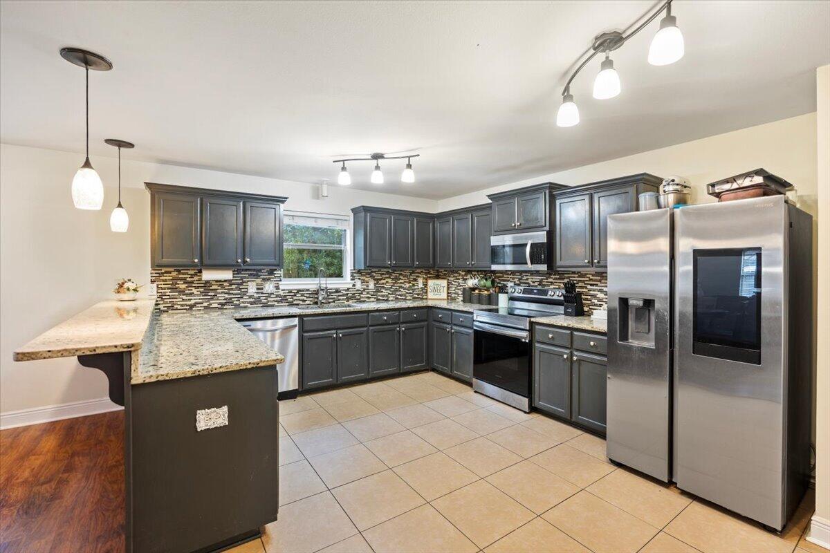 2883 Dunsmuir Drive
