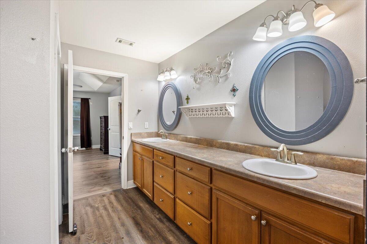 2883 Dunsmuir Drive