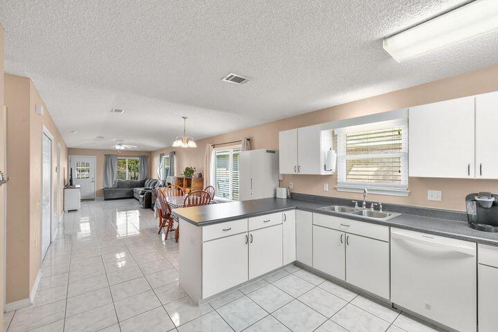 5586 Huntleigh Place