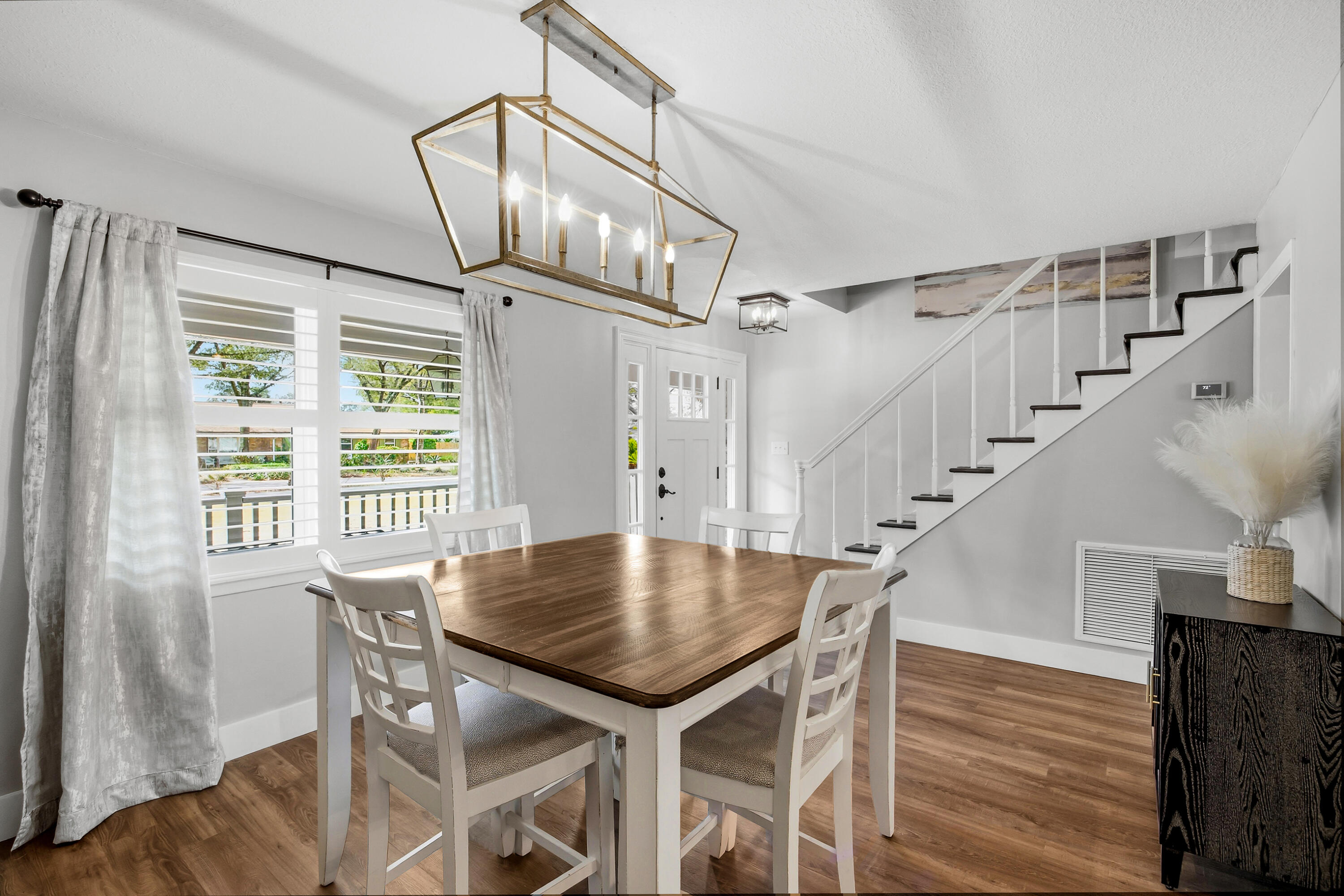 15 NE Wedgewood Lane