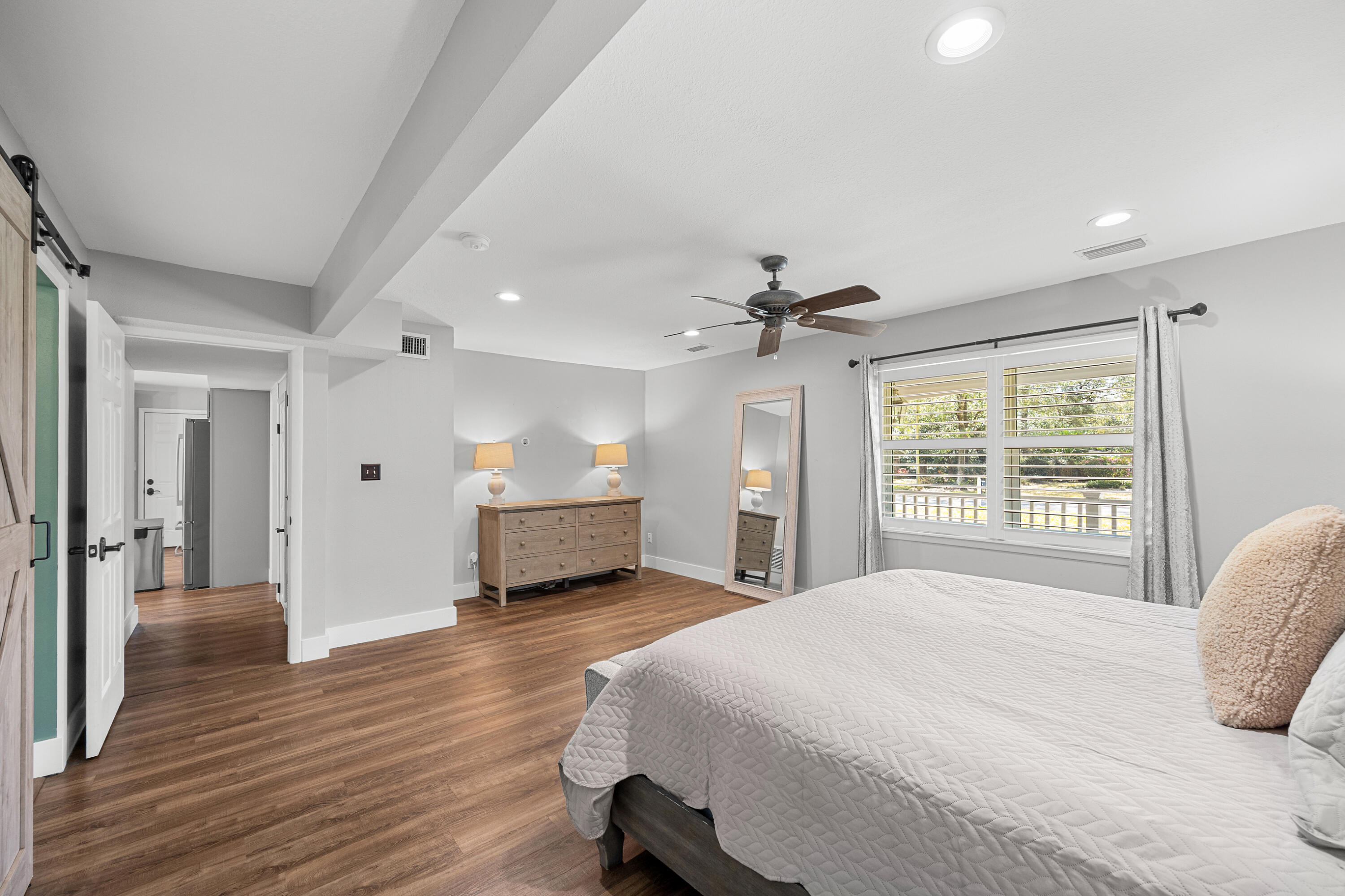 15 NE Wedgewood Lane