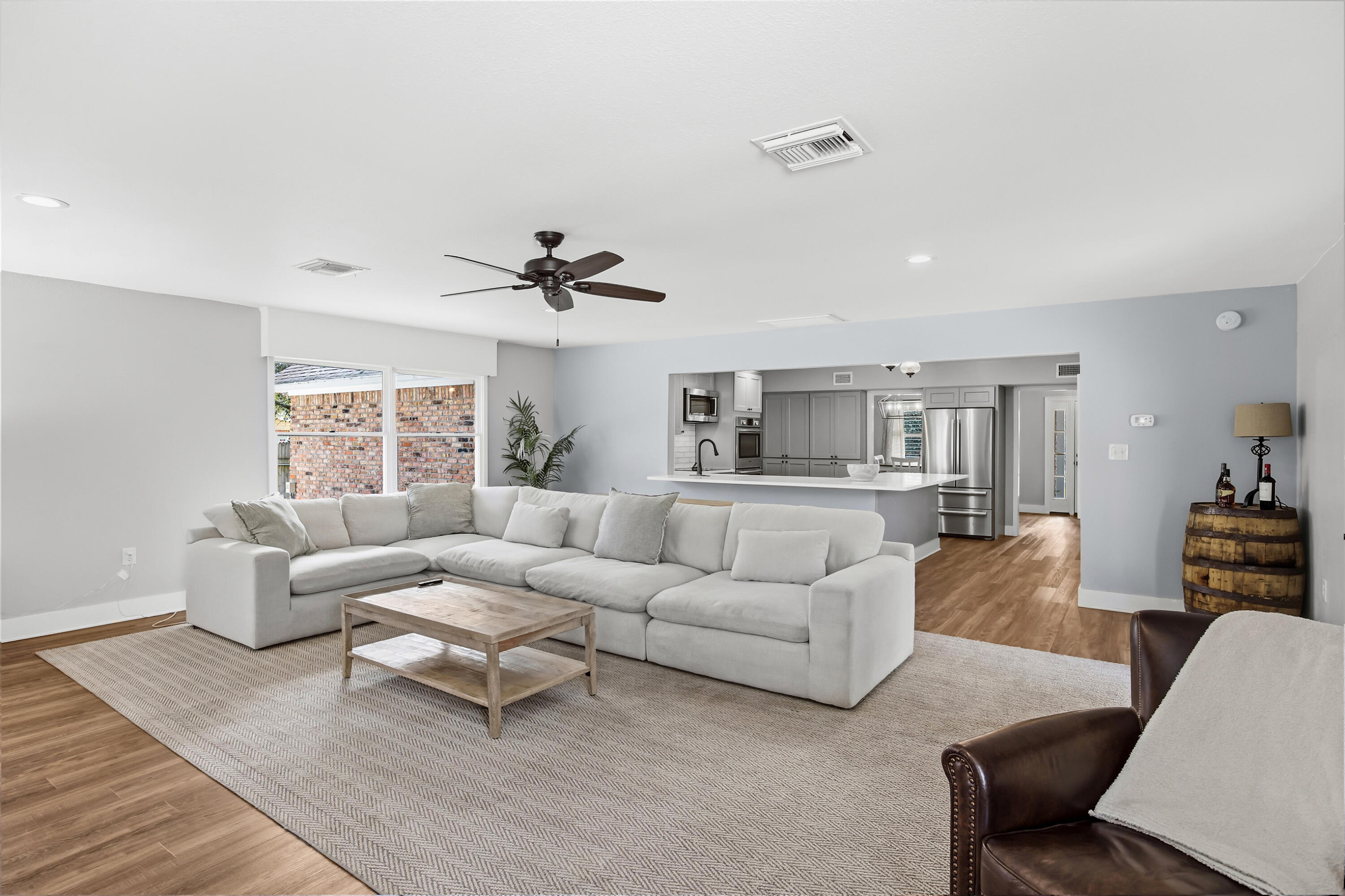 15 NE Wedgewood Lane