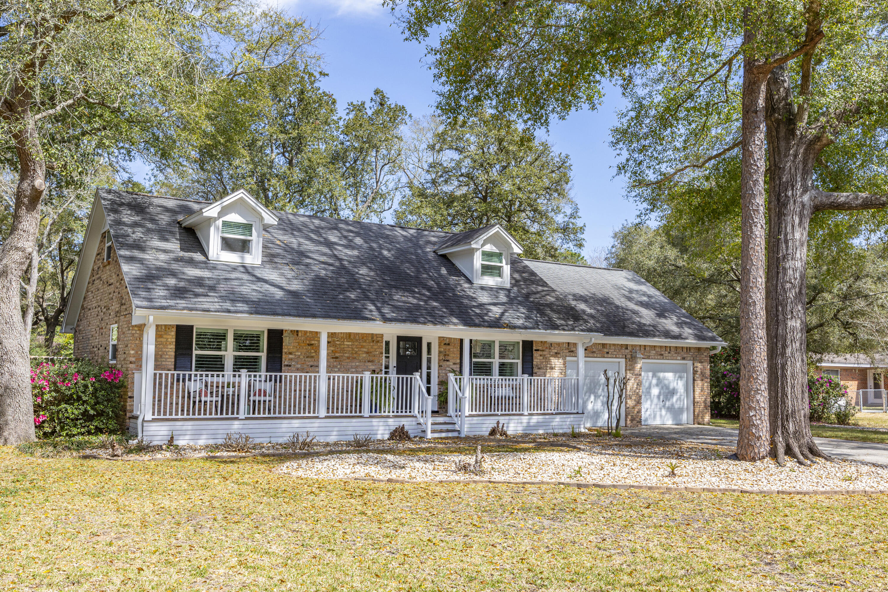 15 NE Wedgewood Lane
