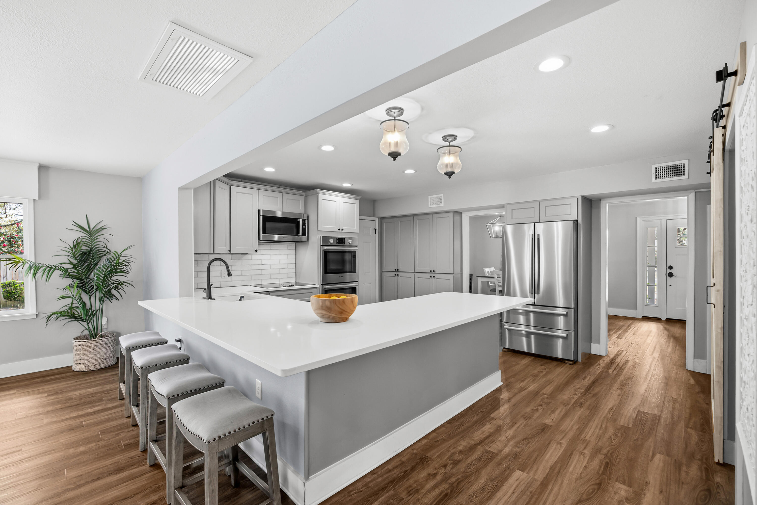 15 NE Wedgewood Lane