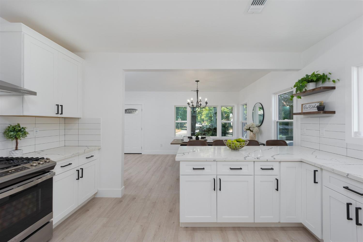 2543 Freeport Boulevard