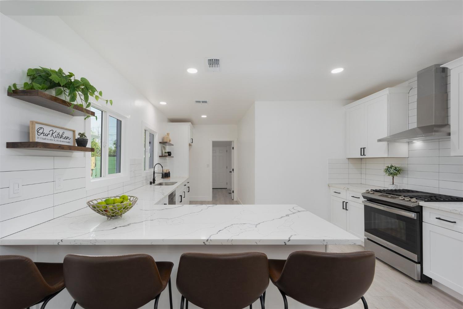 2543 Freeport Boulevard