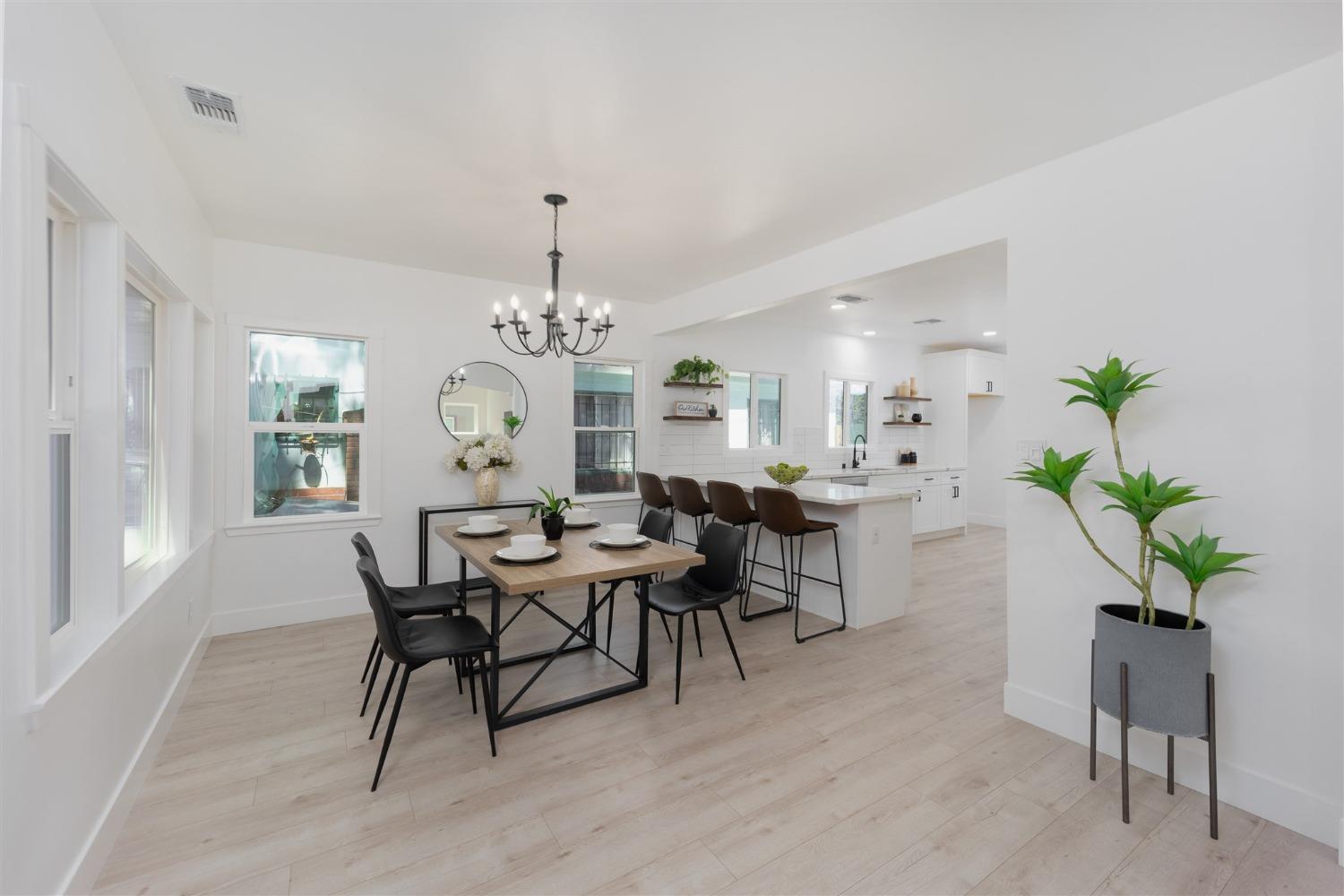 2543 Freeport Boulevard