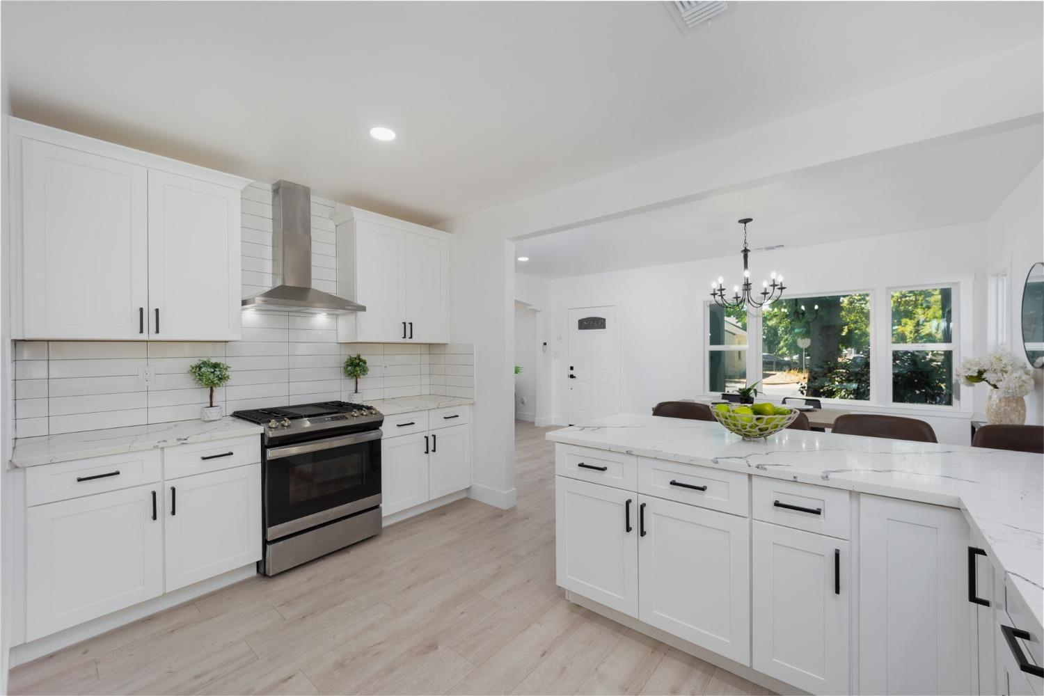 2543 Freeport Boulevard