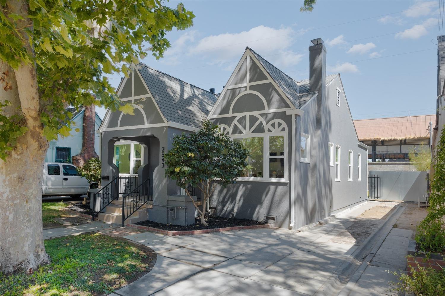 2543 Freeport Boulevard