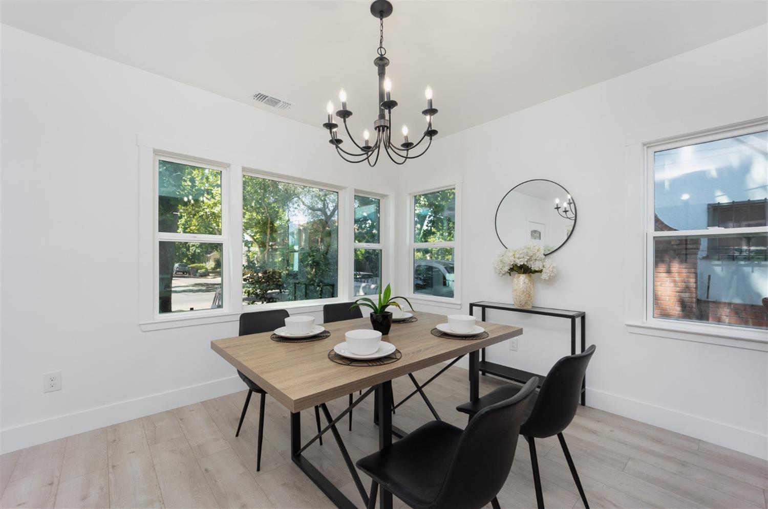 2543 Freeport Boulevard