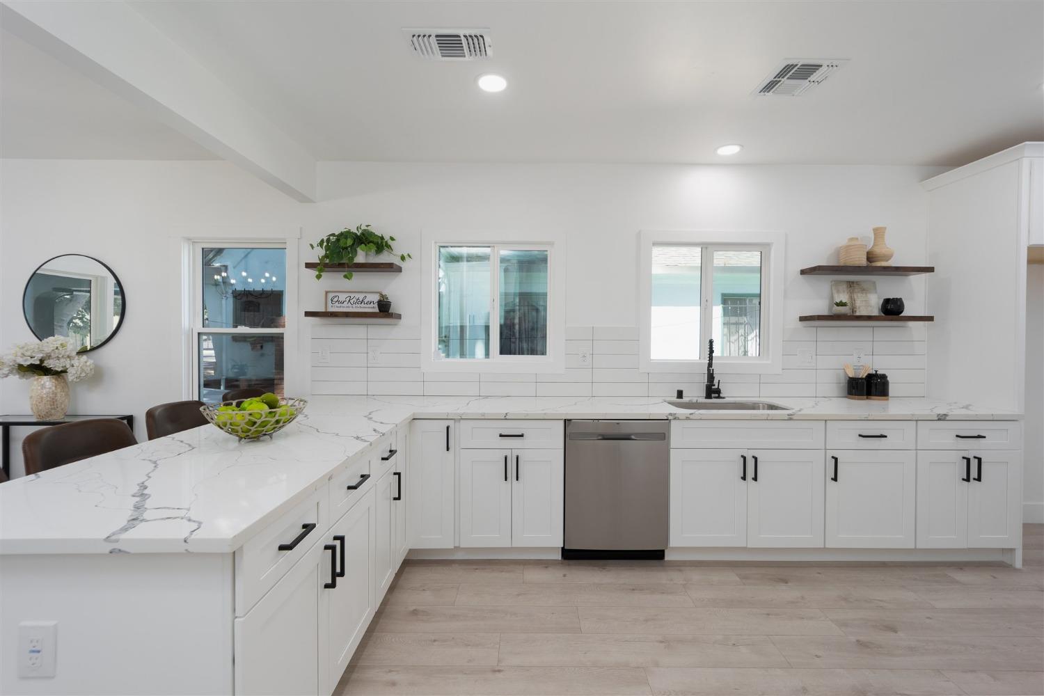 2543 Freeport Boulevard