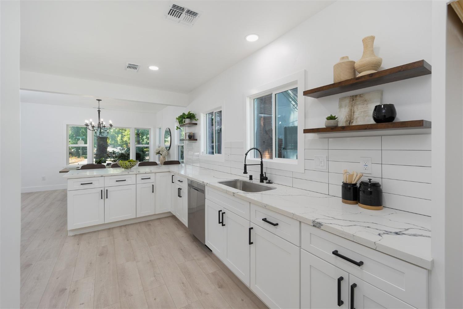 2543 Freeport Boulevard