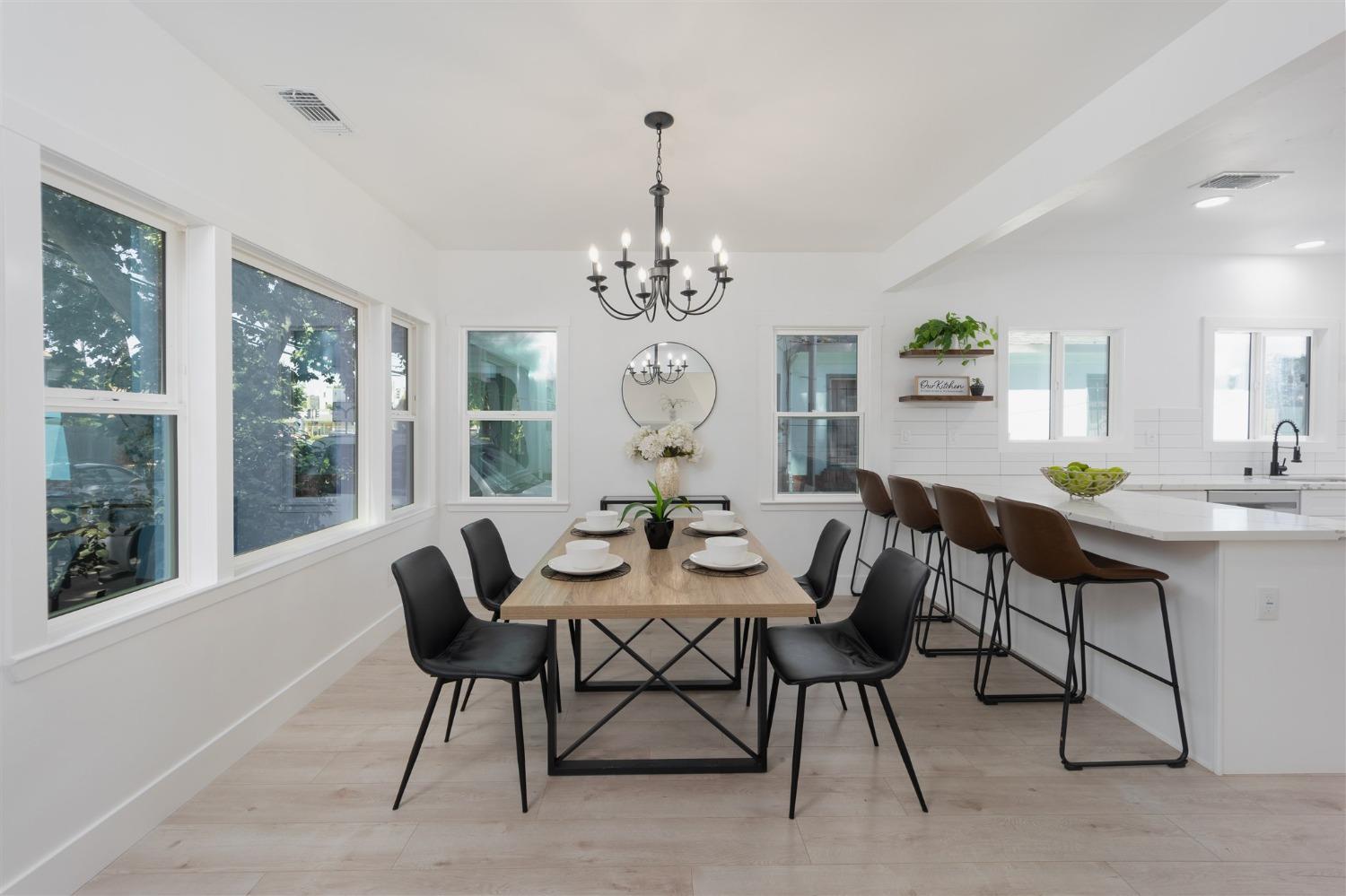 2543 Freeport Boulevard