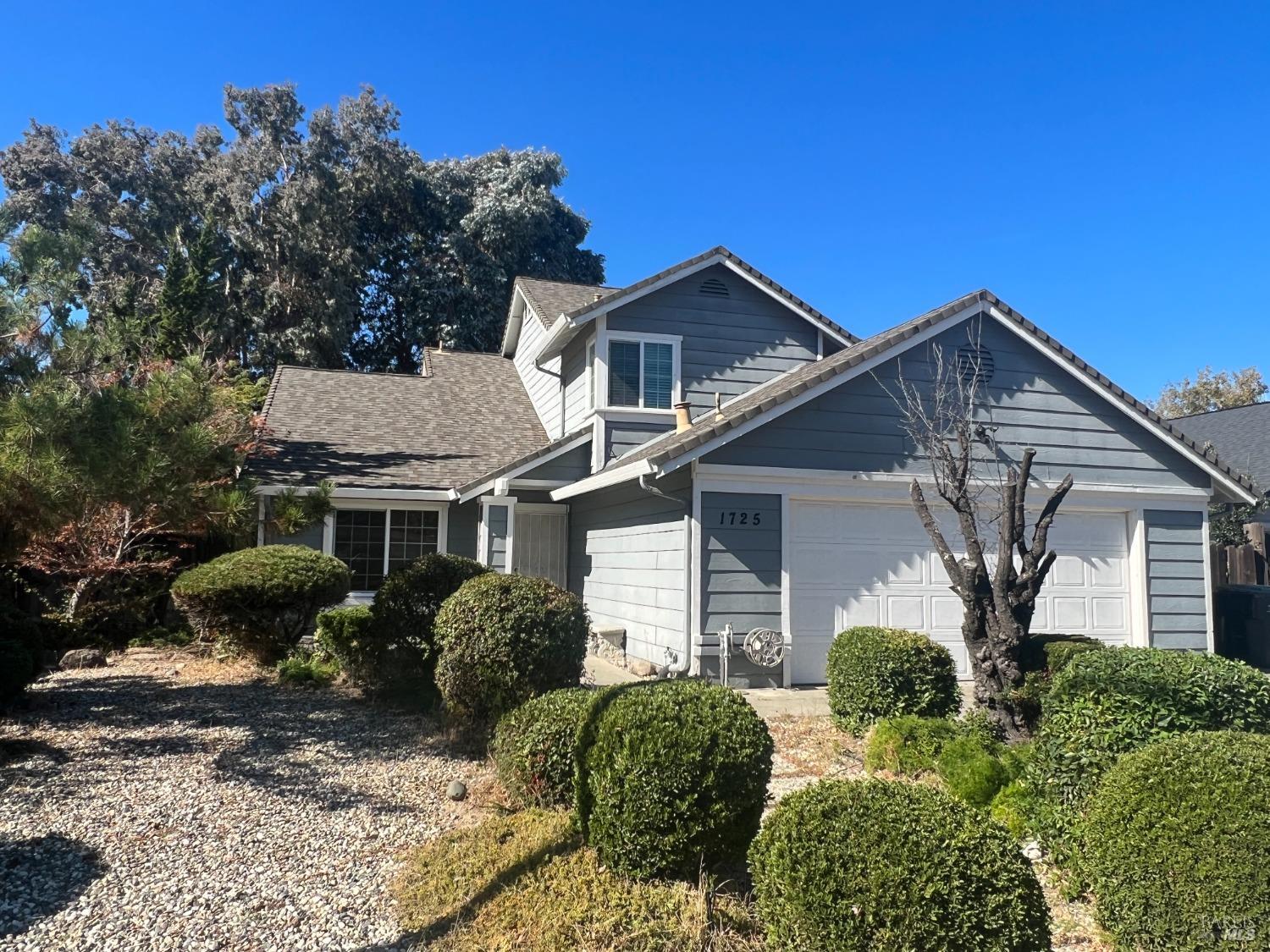 1725 Santa Monica Street