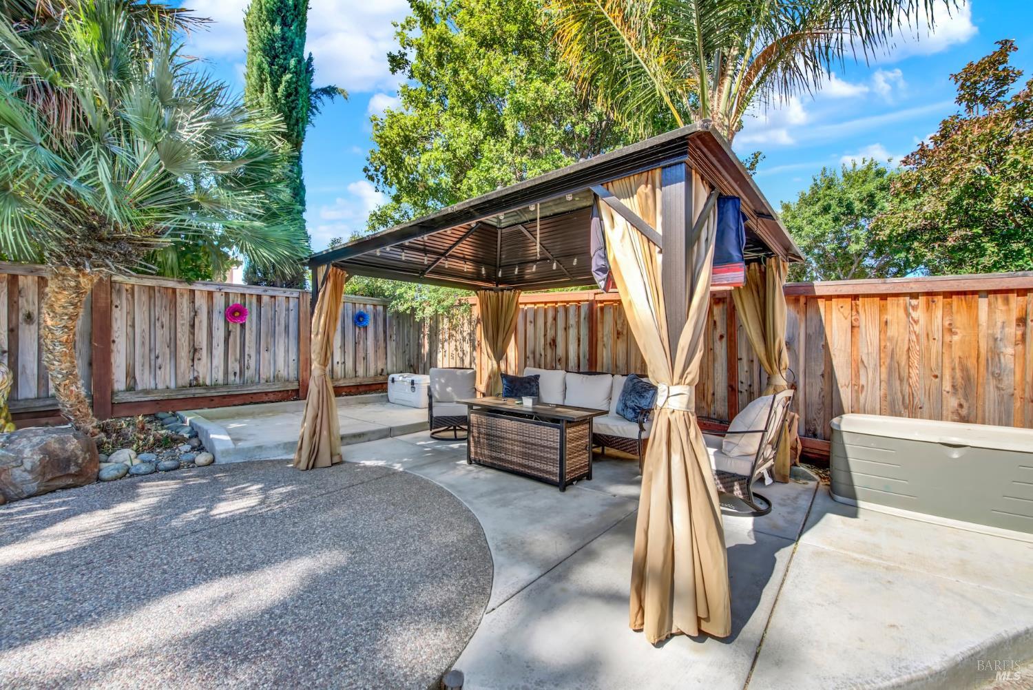 921 Topaz Circle