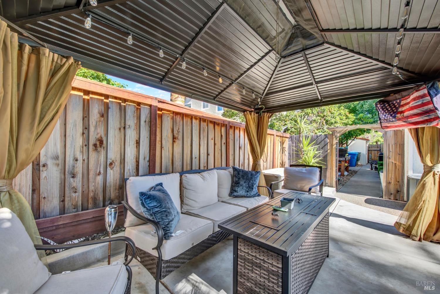 921 Topaz Circle