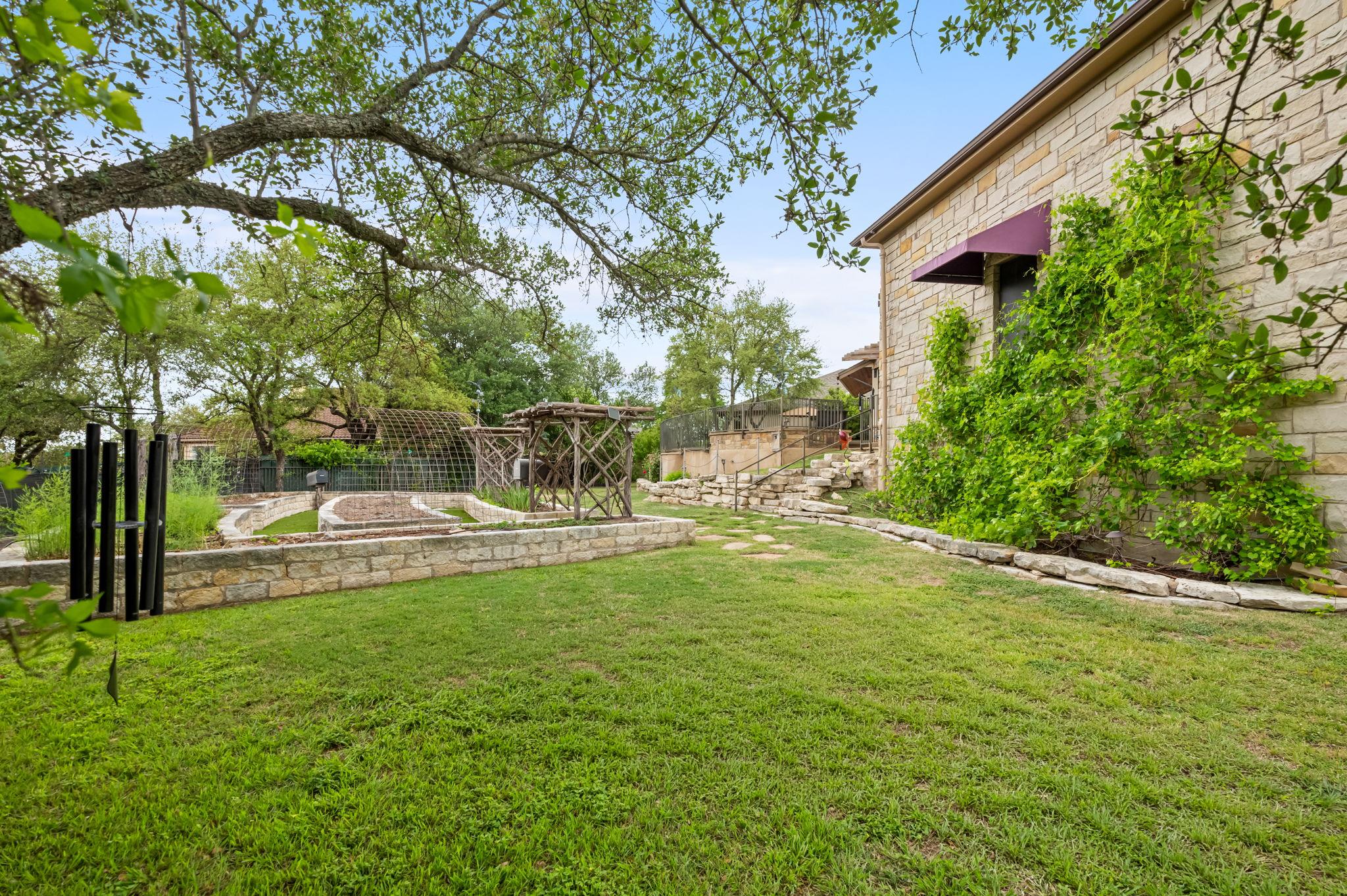 8815 Blazyk DR