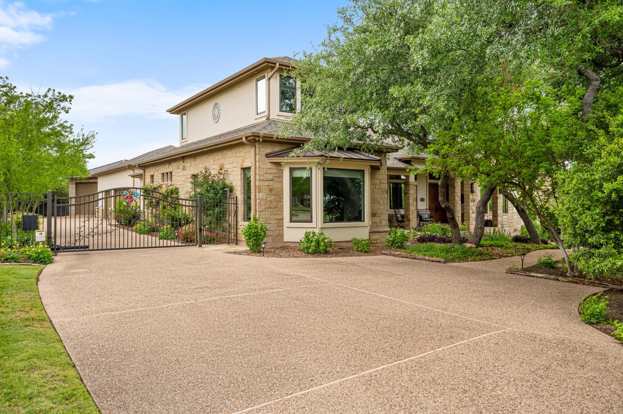 8815 Blazyk DR