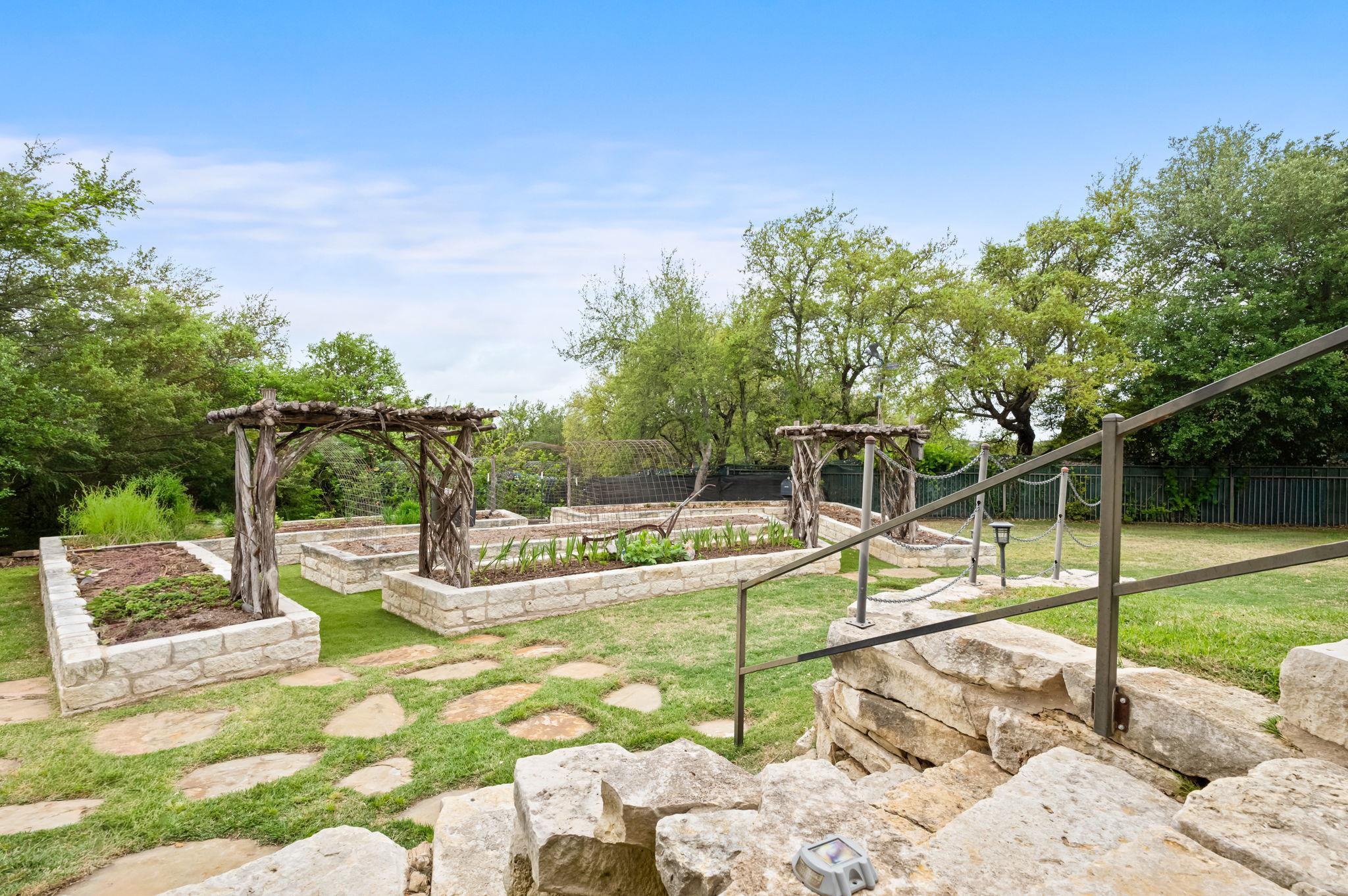 8815 Blazyk DR