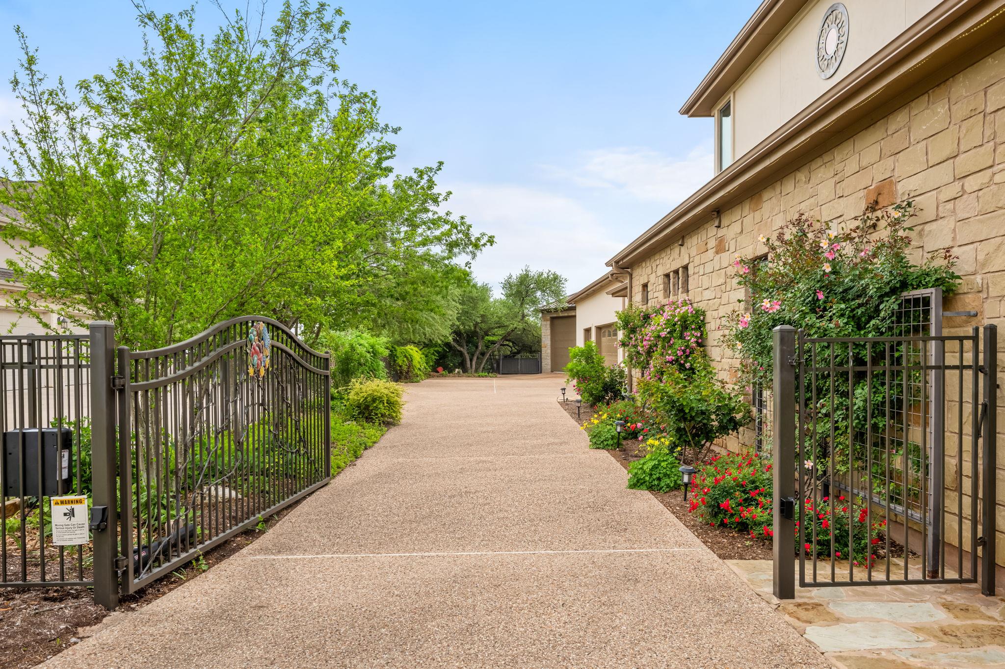 8815 Blazyk DR