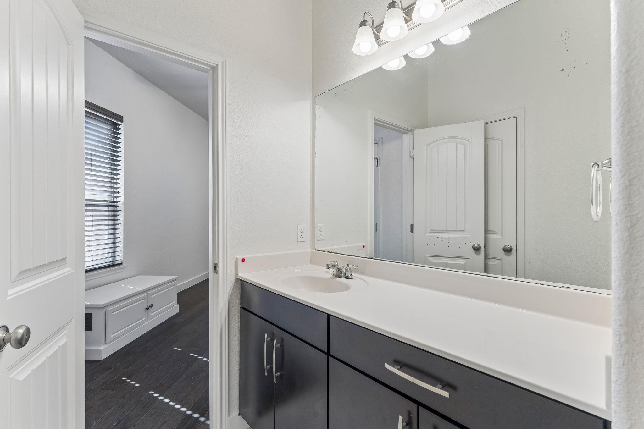 2604 Lou Hollow PL