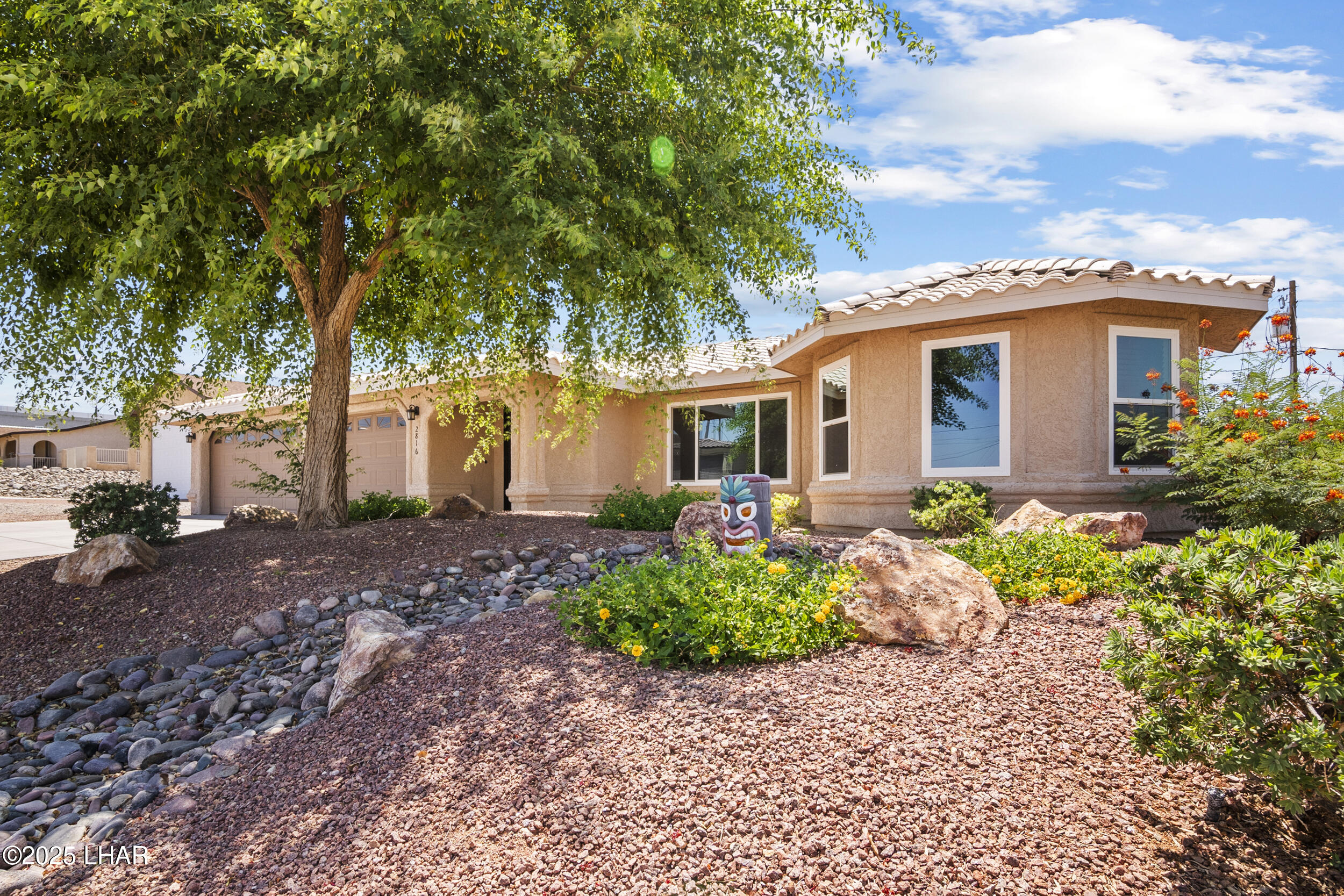 2816 Hidden Valley Dr