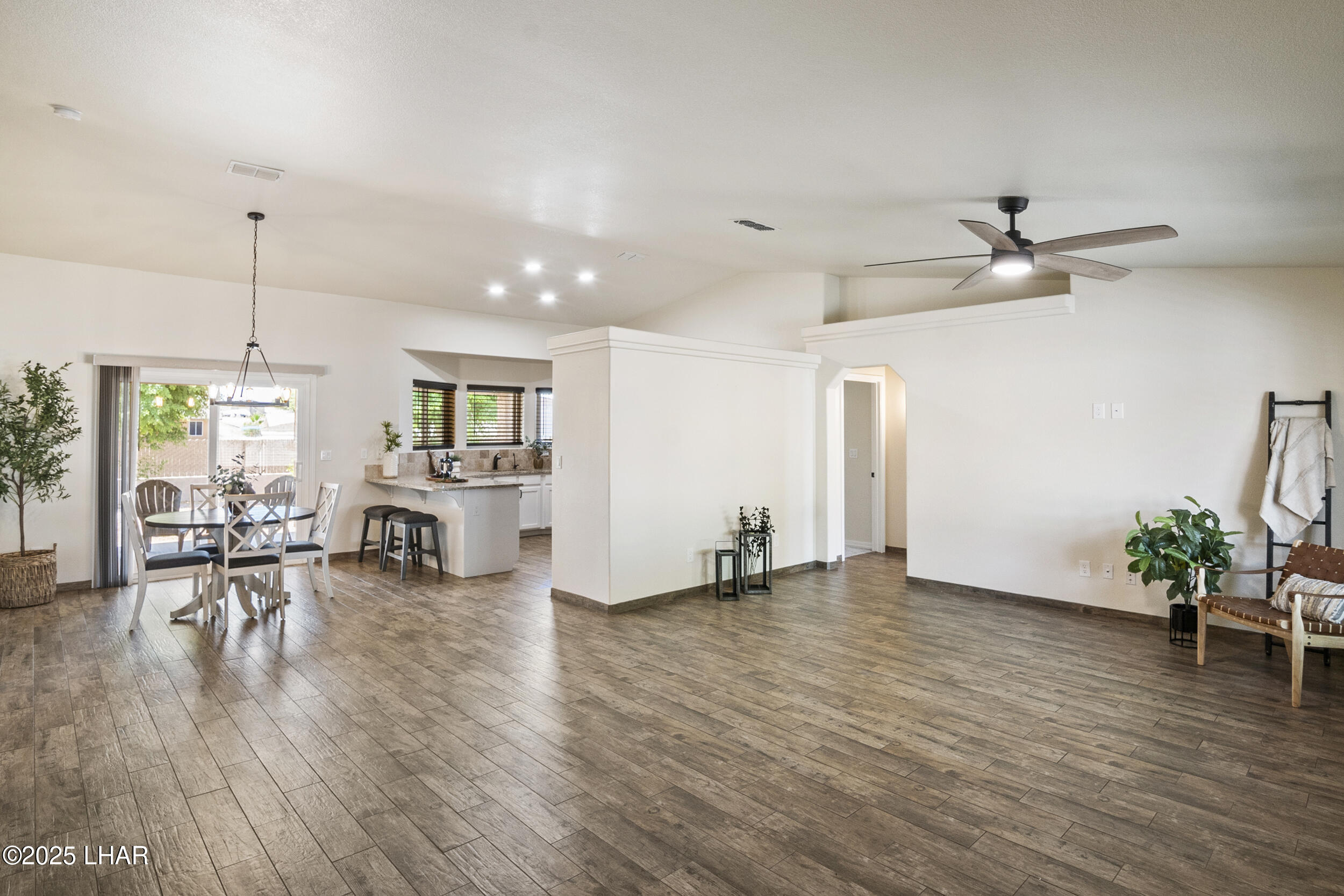 2816 Hidden Valley Dr
