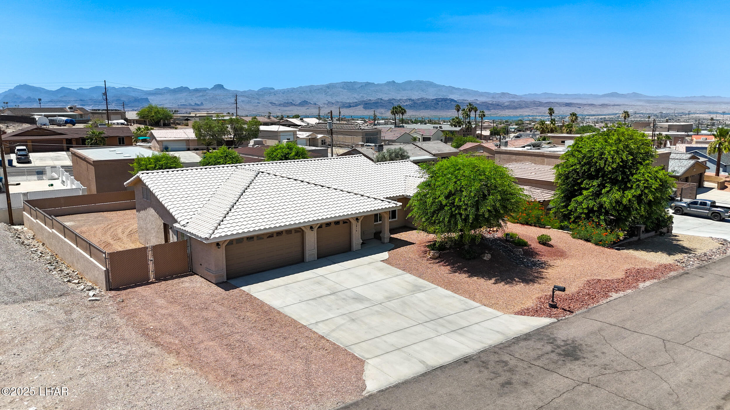 2816 Hidden Valley Dr