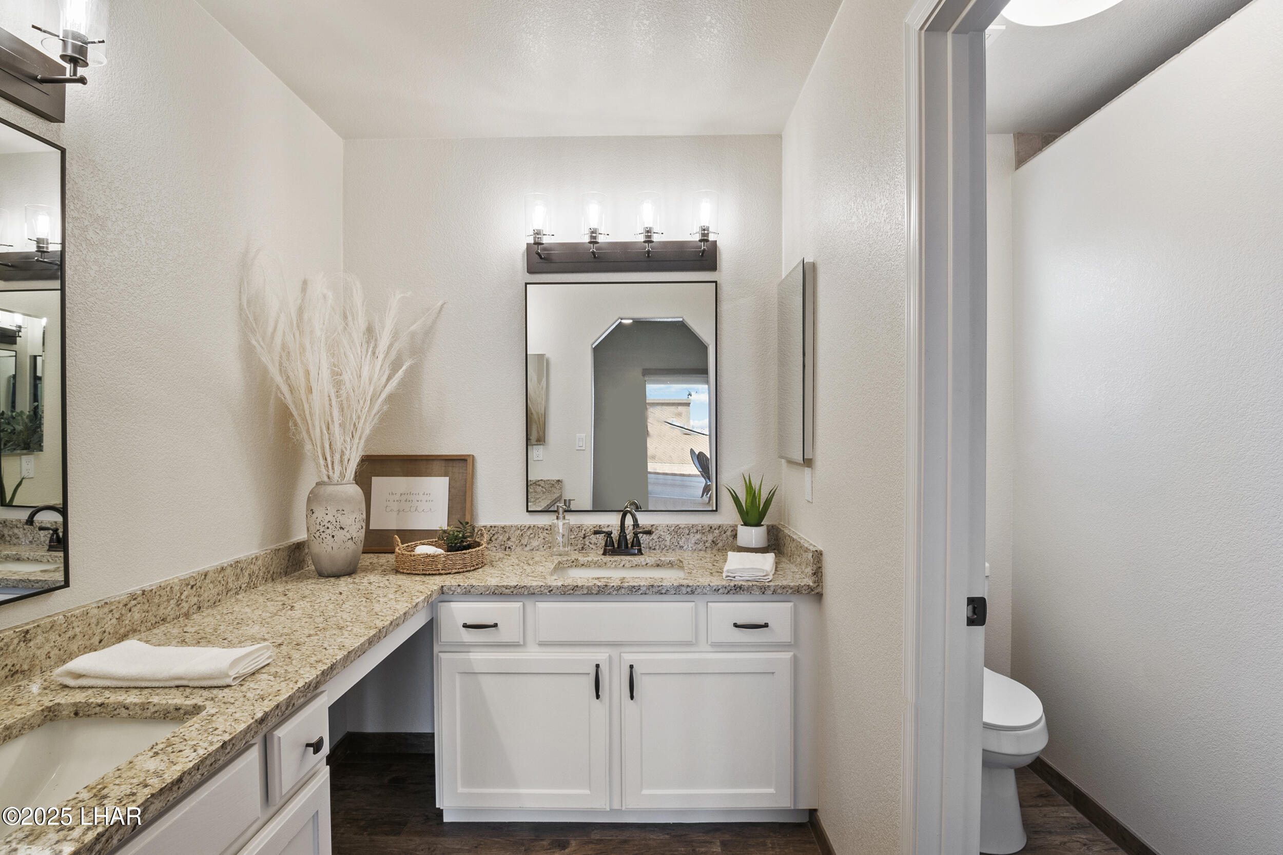 2816 Hidden Valley Dr