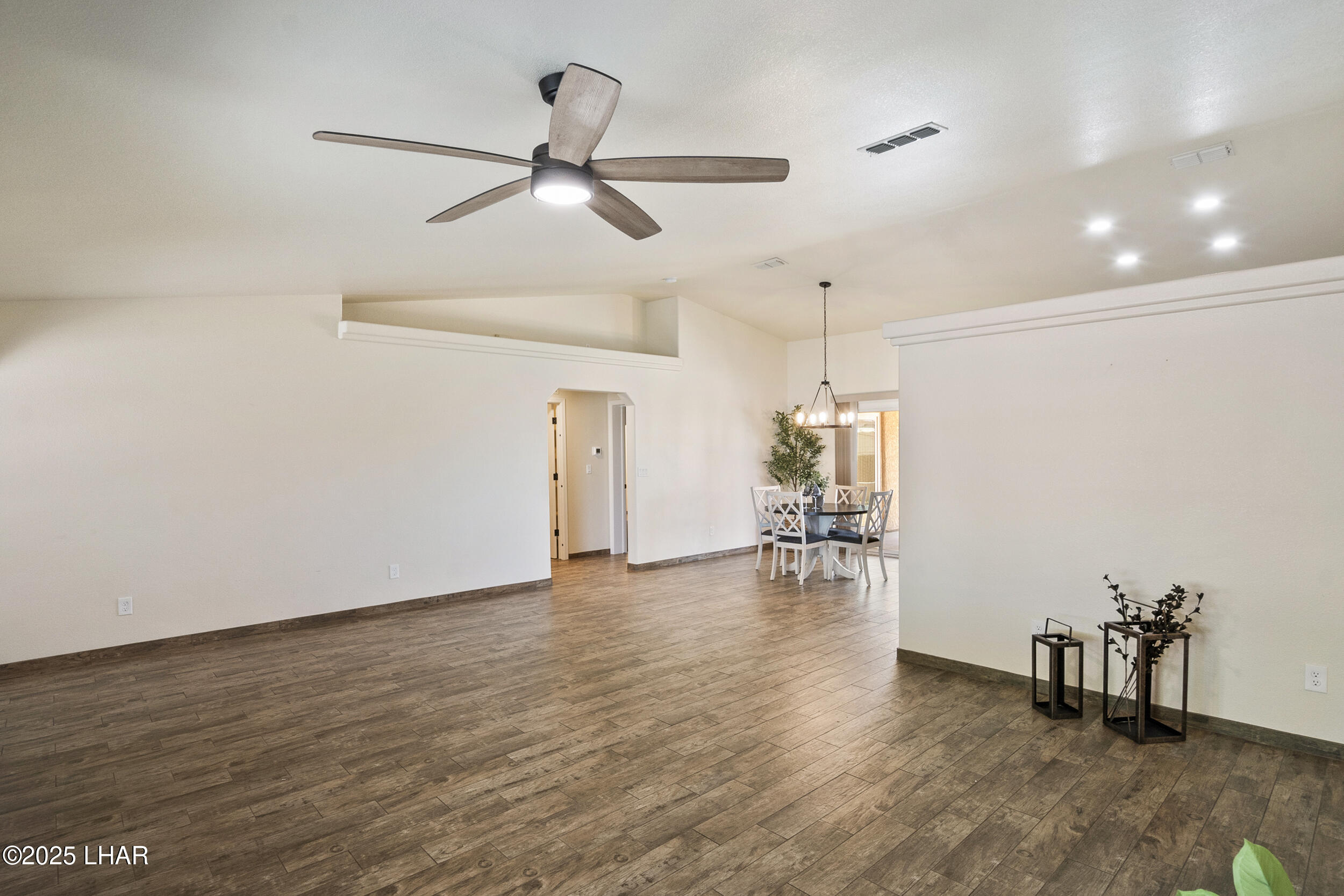 2816 Hidden Valley Dr