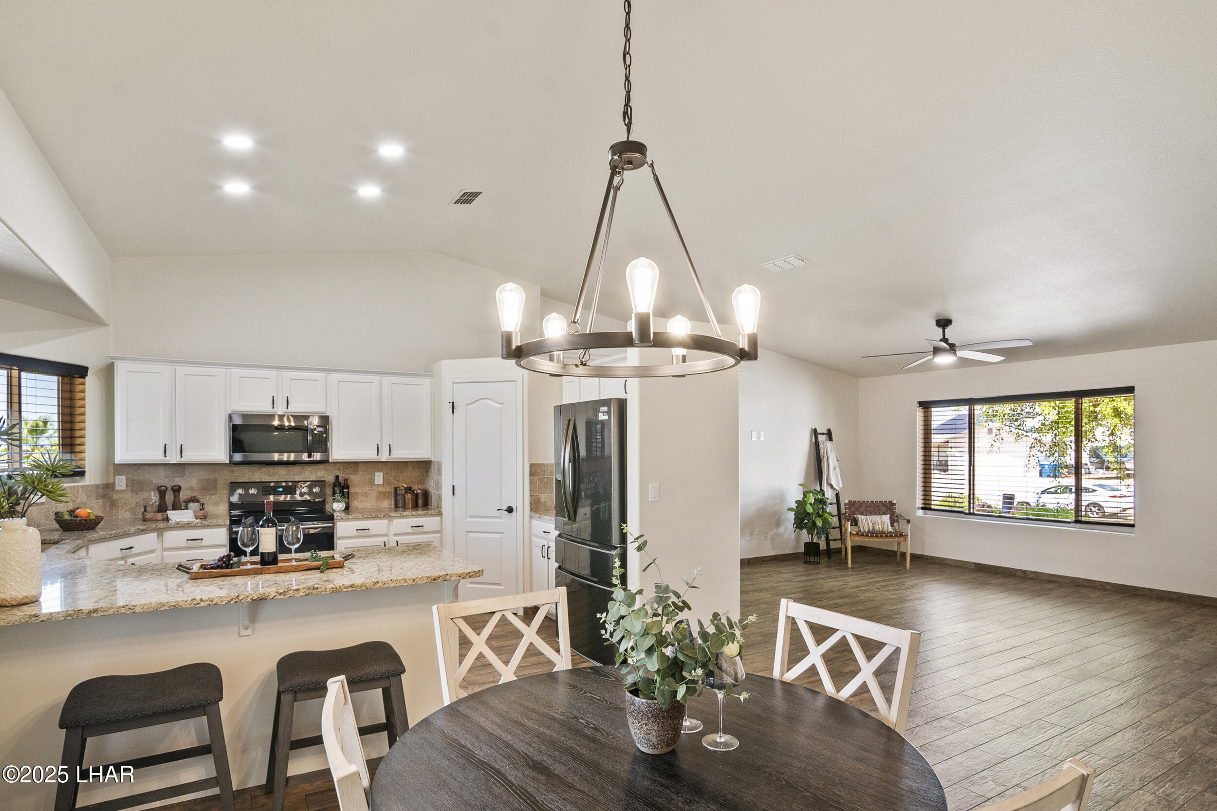2816 Hidden Valley Dr