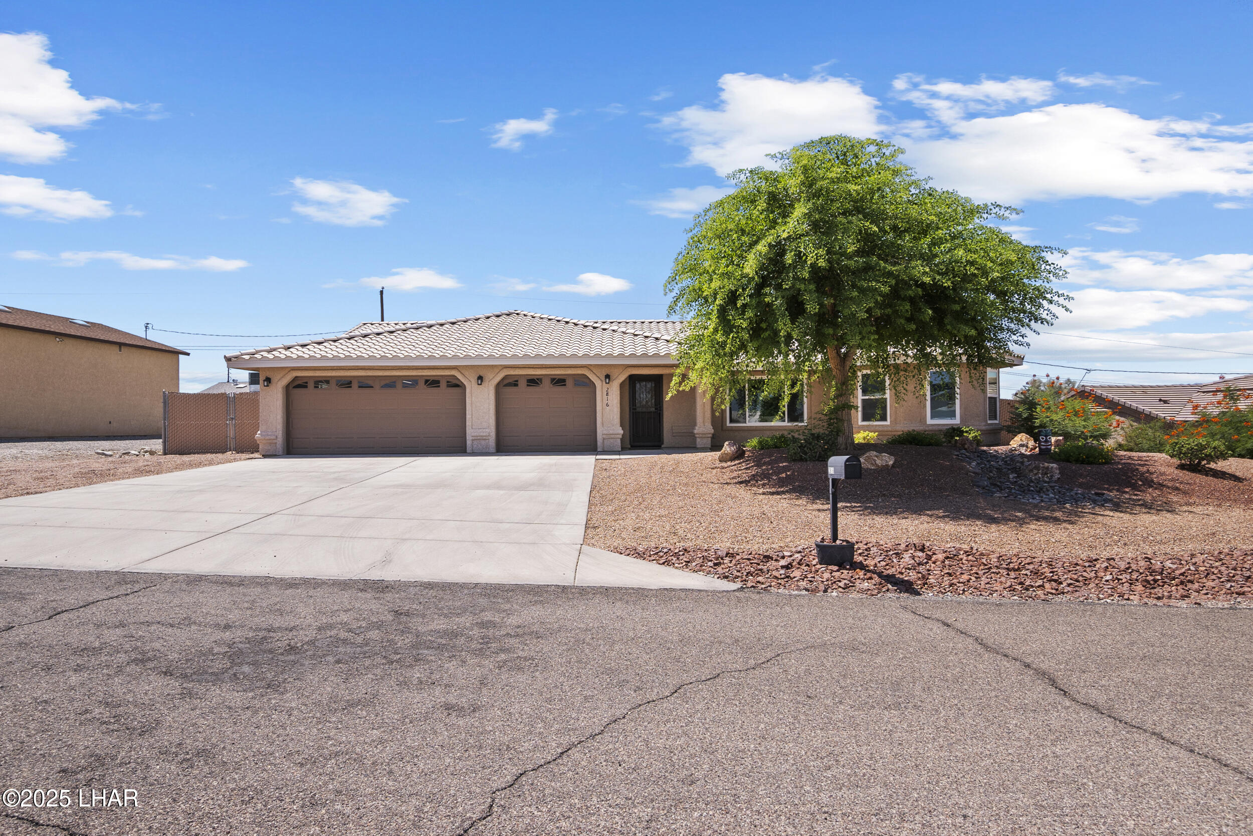 2816 Hidden Valley Dr