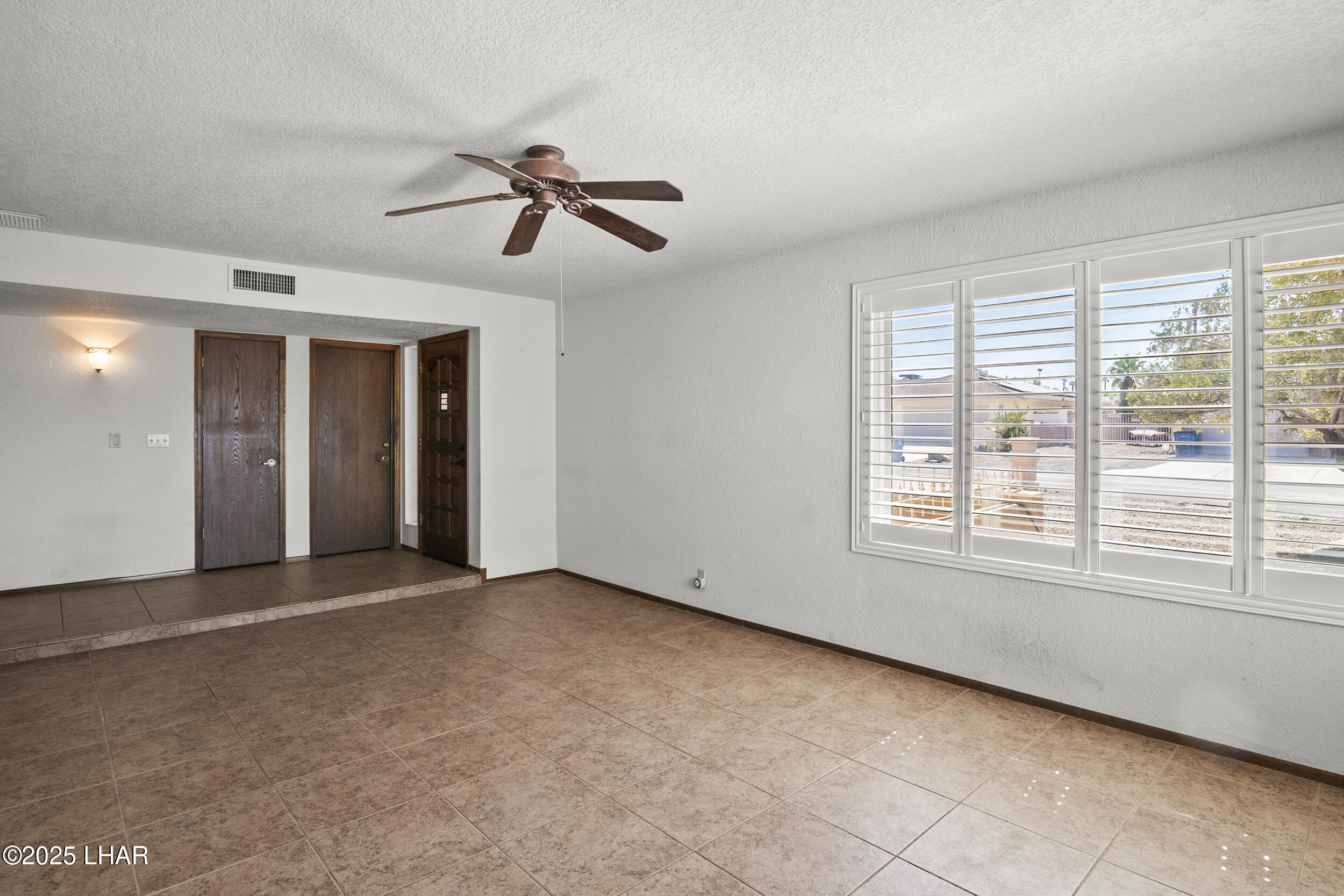 2555 Avocado Ln