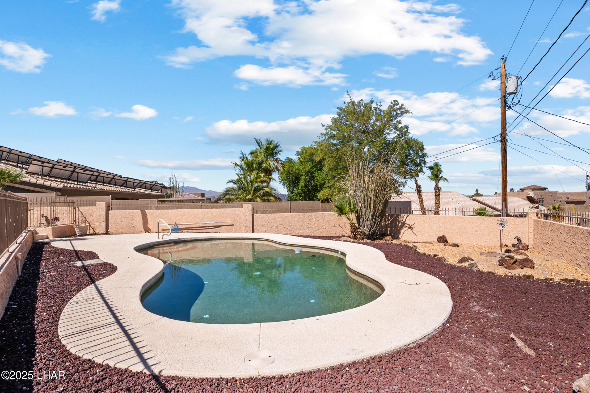 2555 Avocado Ln