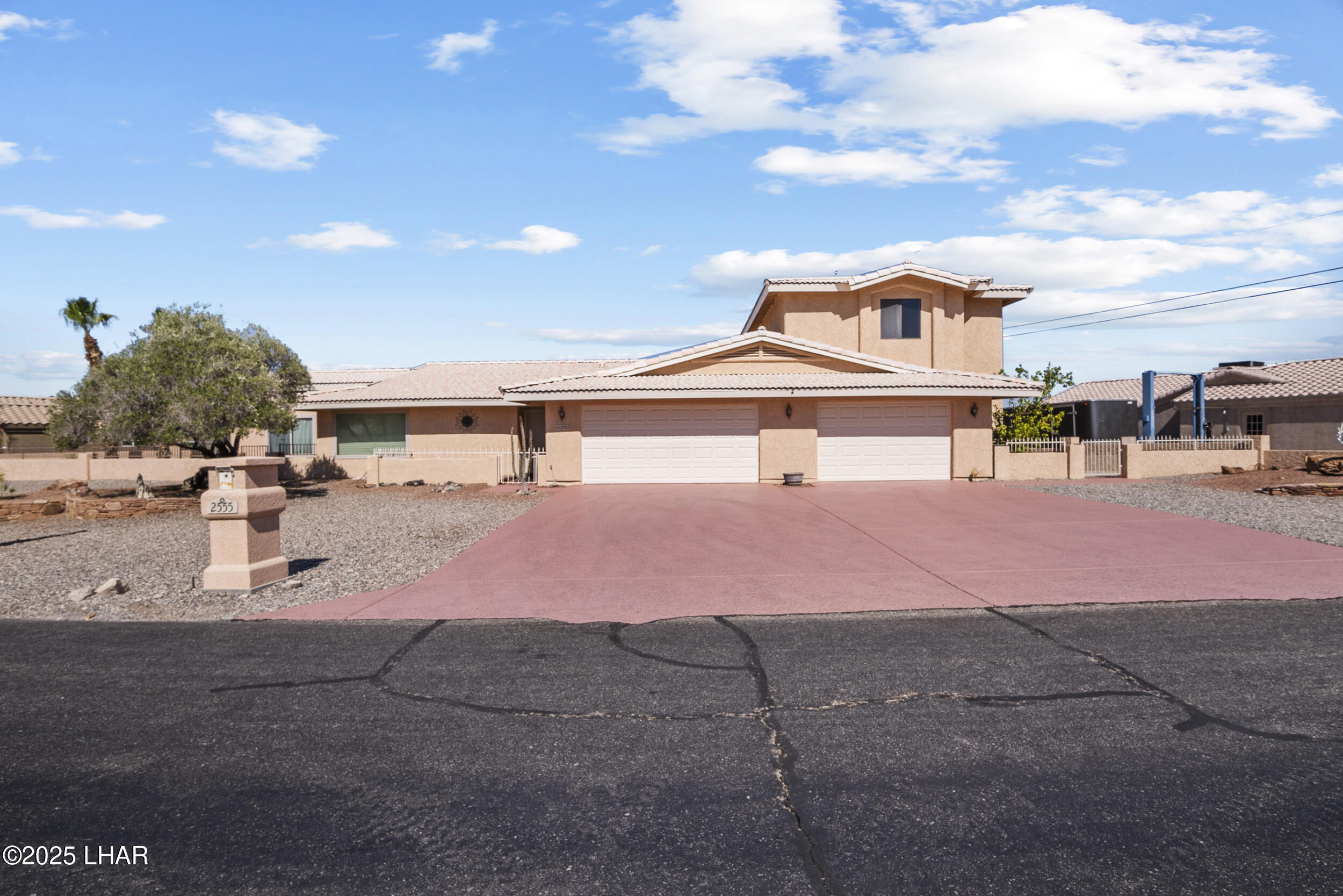 2555 Avocado Ln