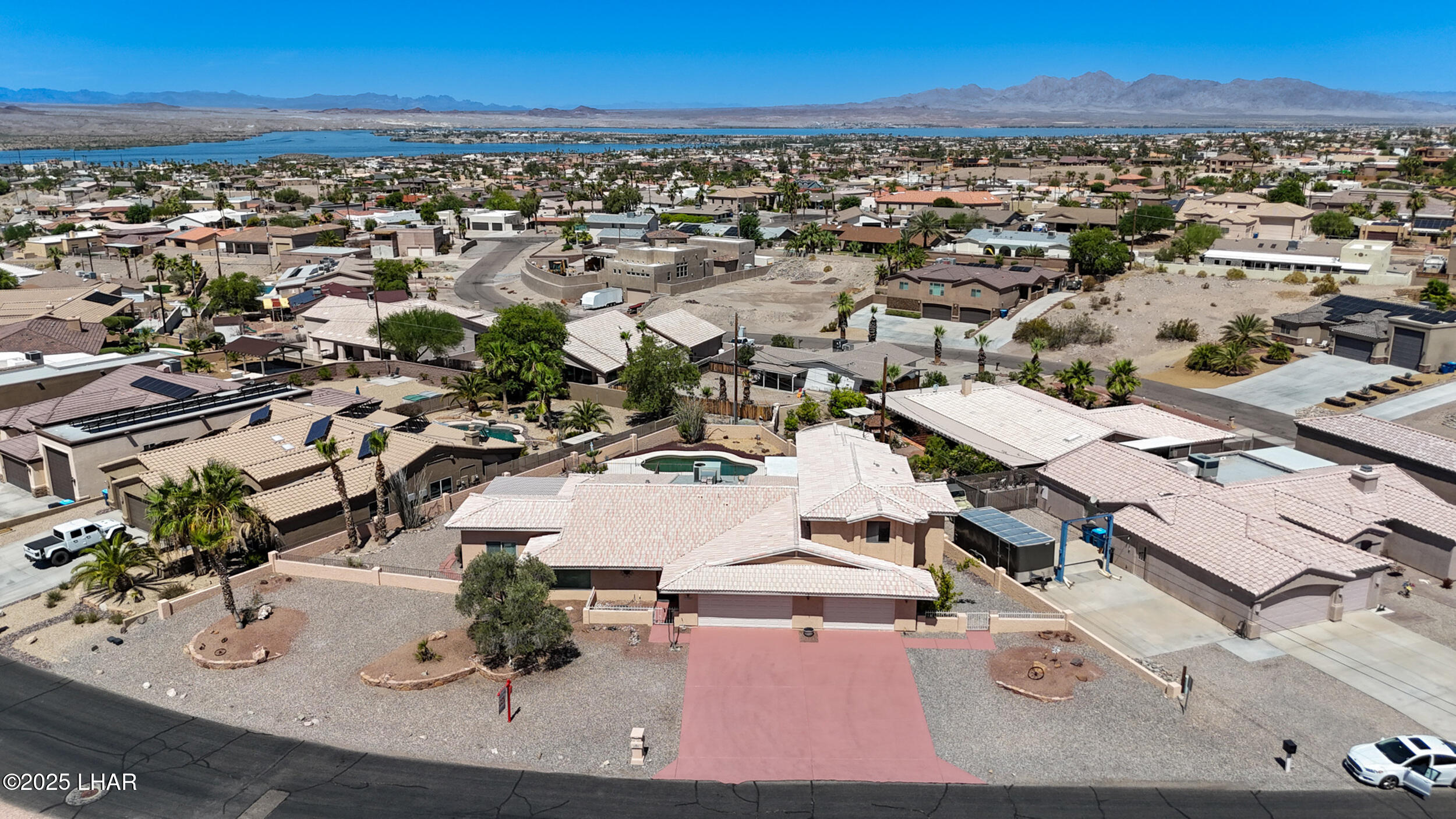 2555 Avocado Ln
