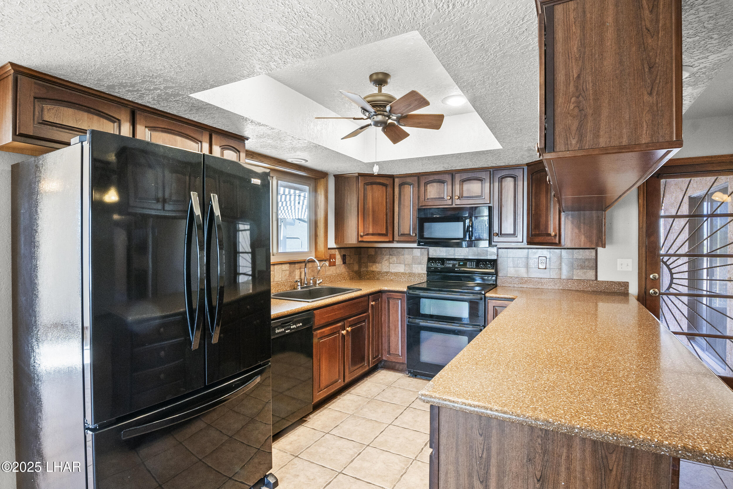 2555 Avocado Ln
